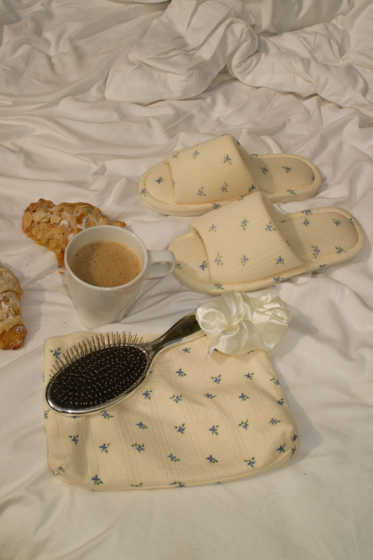 Gift Bundle - Slippers & Cosmetic Bag